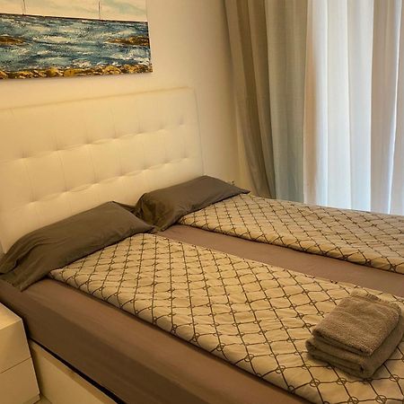 Apartment Deluxe Clara Sea Senses Torrevieja Extérieur photo
